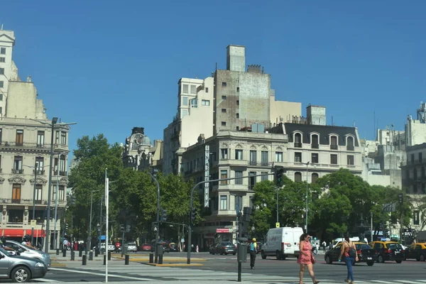Zicht Verkeer Mensen Straat Van Buenos Aires — Stockfoto
