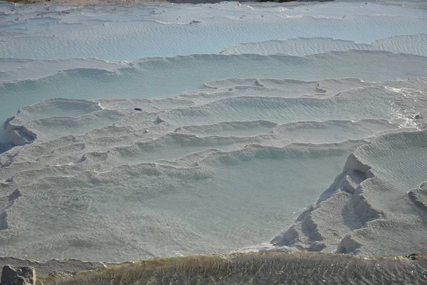 Pamukkale, Türkiye - 30 Nisan 2019: Mavi su havuzu 
