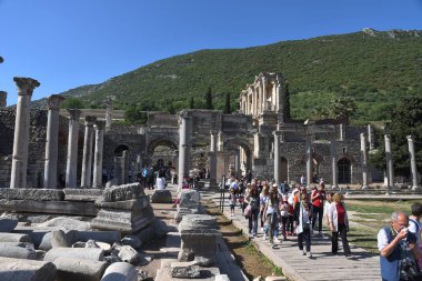 Antik kalıntıları şehir Efes Celsus kitaplığı bina antika.