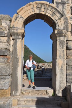 Antik kalıntıları şehir Efes Celsus kitaplığı bina antika.