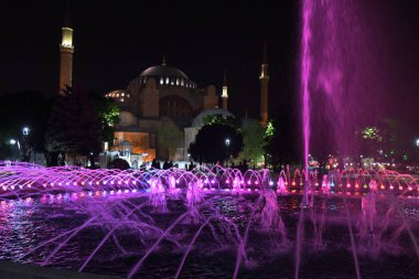 Sultanahmet Parkı'nda Ayasofya ve Çeşme