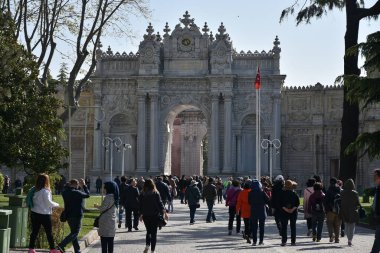 Dolmabahçe Sarayı'nı ziyaret eden turistler, İstanbul