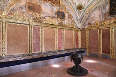 İstanbul Topkapı Sarayı'nı ziyaret eden turistler