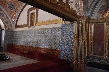 İstanbul Topkapı Sarayı'nı ziyaret eden turistler