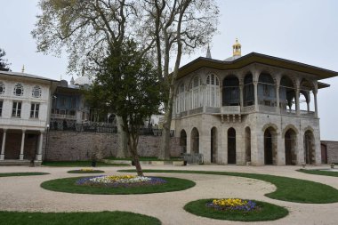 İstanbul Topkapı Sarayı'nı ziyaret eden turistler