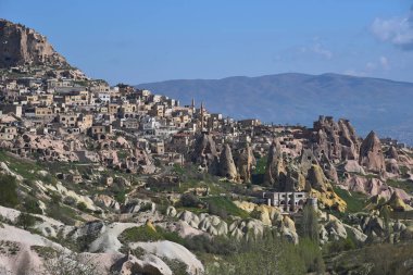 Göreme, Türkiye - 03 Mayıs 2019: Gün doğumunda Kapadokya manzarası
