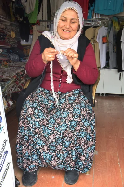 Goreme Turquía Mayo 2019 Mujer Vestida Con Ropa Tradicional Capadocia — Foto de Stock