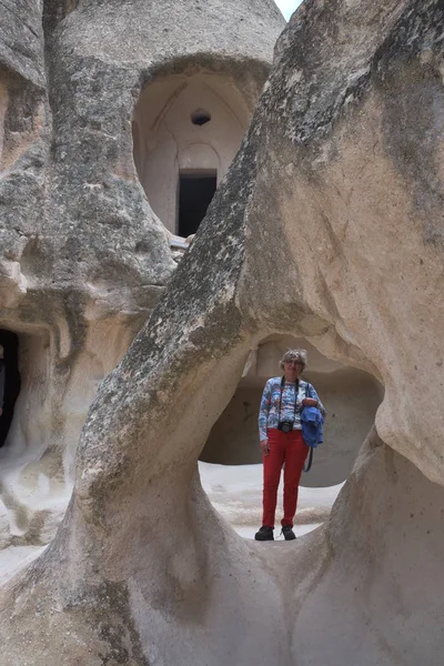 Mujer Pueblo Goreme Capadocia Región Central Anatolia Turquía Asia —  Fotos de Stock