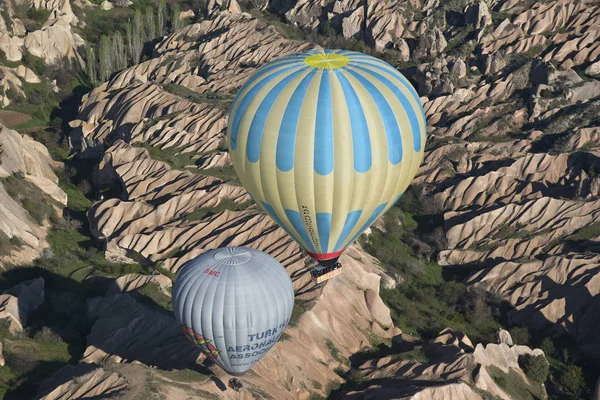 Vista Panorámica Del Inusual Paisaje Rocoso Capadocia Turquía Coloridos Globos — Foto de Stock