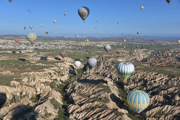 Vue Panoramique Paysage Rocheux Insolite Cappadoce Turquie Des Montgolfières Colorées — Photo