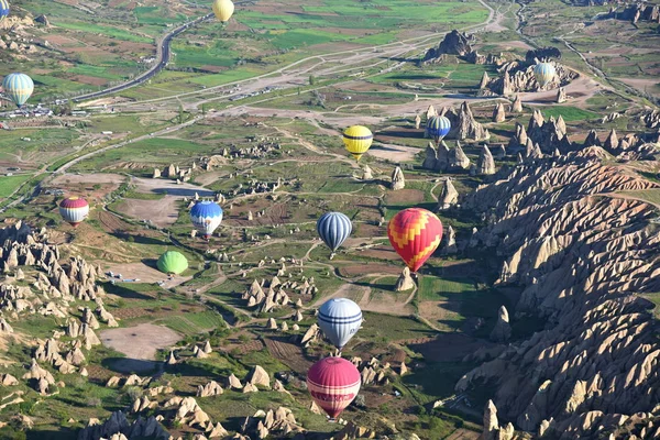 Vue Panoramique Paysage Rocheux Insolite Cappadoce Turquie Des Montgolfières Colorées — Photo