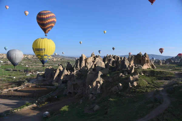 Vue Panoramique Paysage Rocheux Insolite Cappadoce Turquie Des Montgolfières Colorées — Photo