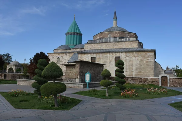コンヤ トルコ 2019 メヴラーナ博物館とセリミエモスクと中央広場の眺め — ストック写真