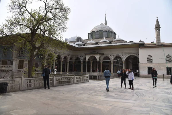 Toeristen Een Bezoek Aan Het Topkapi Paleis Istanbul — Stockfoto