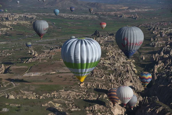 Vista Panorámica Del Inusual Paisaje Rocoso Capadocia Turquía Coloridos Globos — Foto de Stock