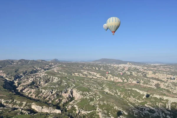 Vista Panorámica Del Inusual Paisaje Rocoso Capadocia Turquía Coloridos Globos — Foto de Stock