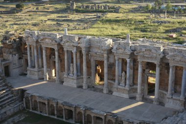 Antik kalıntıları şehir Efes Celsus kitaplığı bina antika.