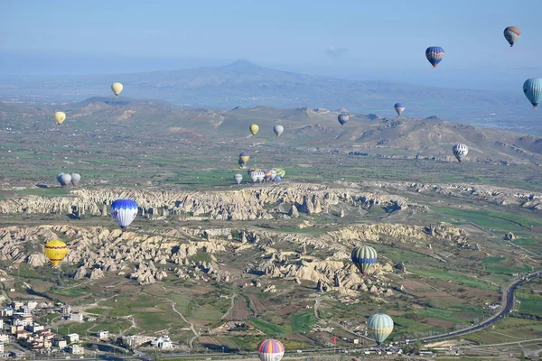 Vista Panorámica Del Inusual Paisaje Rocoso Capadocia Turquía Coloridos Globos — Foto de Stock