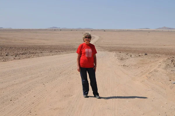 Portret Van Volwassen Vrouw Namib Woestijn — Stockfoto