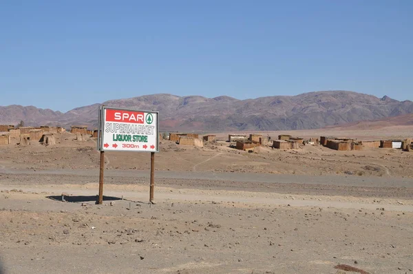 Vista Sringbok Pequena Aldeia Deserto Namíbia — Fotografia de Stock