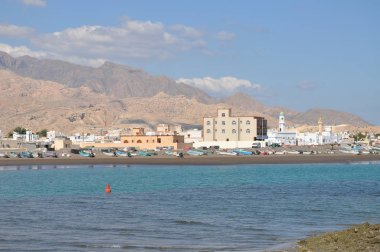 Muscat manzarası ile geleneksel Arapça Dhow Limanda demirli