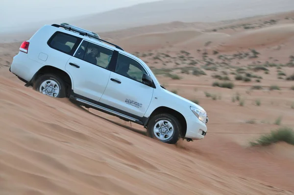 Toyota Land Cruiser çölde
