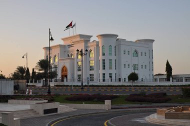 Muscat 'ta camii olan Mutrah Rıhtımı