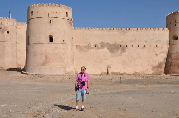 Turisté Navštěvující Pevnost Nakhal Omán — Stock fotografie