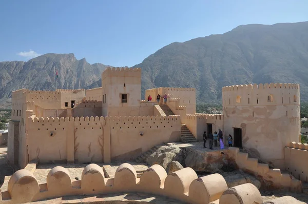 Turister Besöker Nakhal Fort Oman — Stockfoto