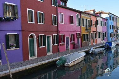 Burano 'nun renkli evleri