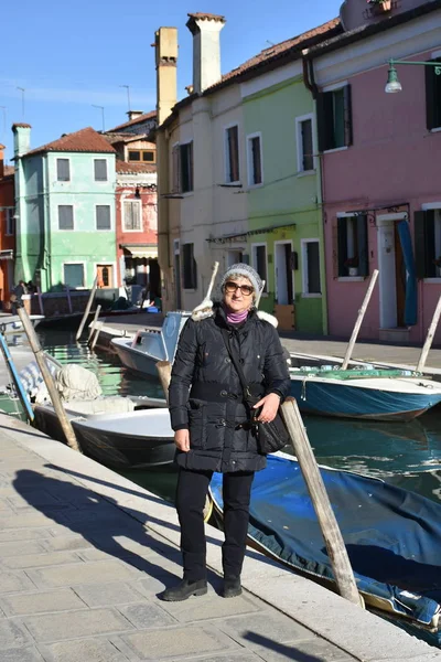 Turistvandring Burano Italien — Stockfoto