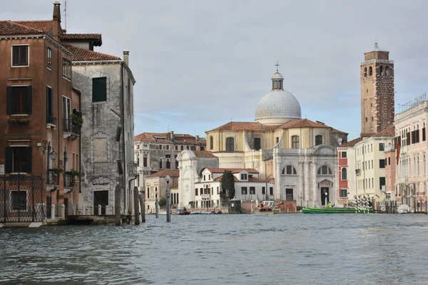 Vista Sobre Canal Veneza Com Barco Pessoas — Fotografia de Stock