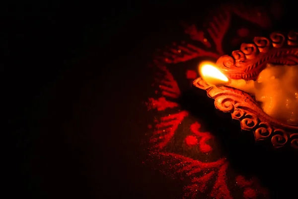 Крупный План Светящейся Земной Лампы Terracotta Правой Части Рамки Копировальным — стоковое фото