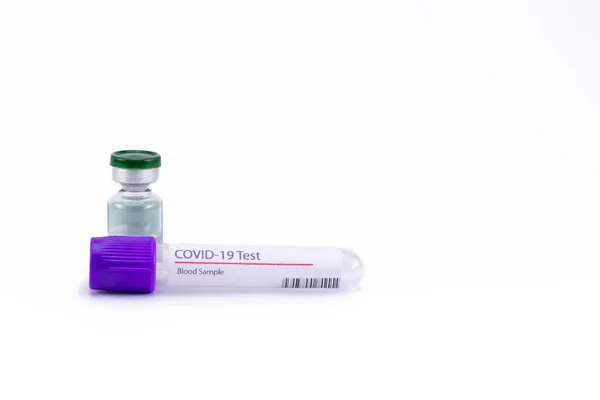 Yatay Olarak Yerleştirilmiş Boş Bir Kan Örneği Tüpü Ile Corona — Stok fotoğraf