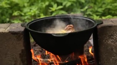 Doğada pilav pişirmek