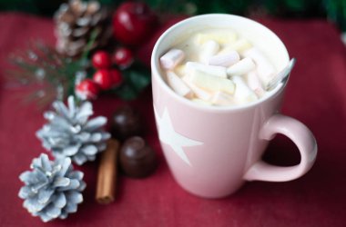 Tarçın ve sıcak içecek