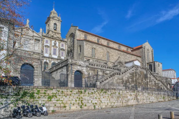 Igreja de Sao Francisco (kyrkan av Saint Francis) med gotisk arkitektur i Porto, Portugal — Stockfoto