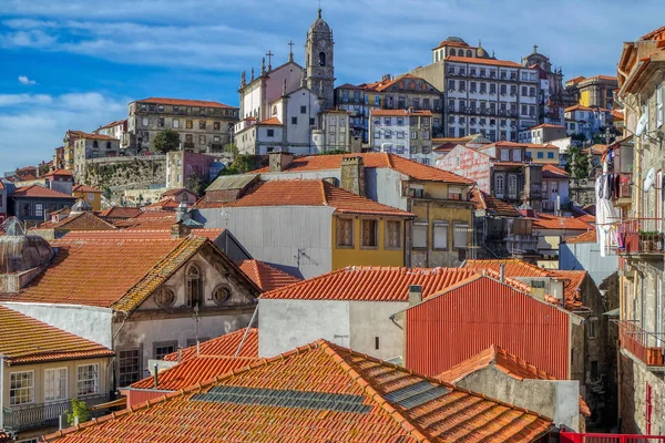 Paisaje urbano de Oporto viejo con techos rojos, Portugal — Foto de Stock