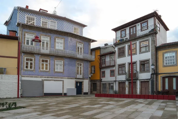 Old street of the historic area of Guimaraes, Portugal — Stock Photo, Image