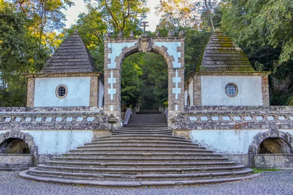 Entrada y Puerta en el camino a Bom Jesus do Monte, Braga, Portugal — Foto de Stock