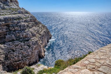 Blue Grotto yakınlarındaki Akdeniz, Malta