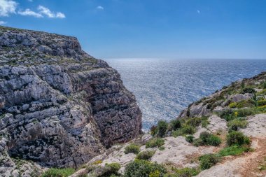 Blue Grotto altında Ufuk Çizgisi, Malta