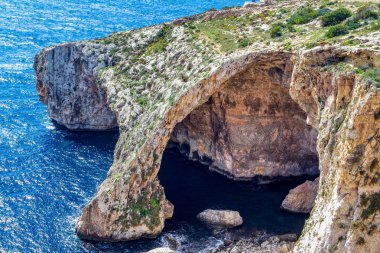 Mavi Mağara ve Malta Adası'nda doğal bir kaya özelliği