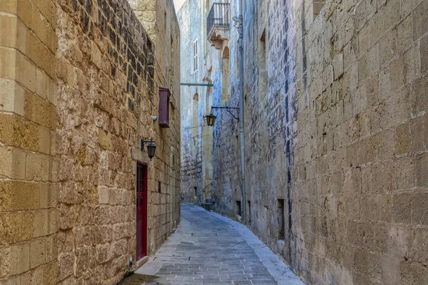 Vista da antiga rua medieval estreita em Mdina, Malta — Fotografia de Stock