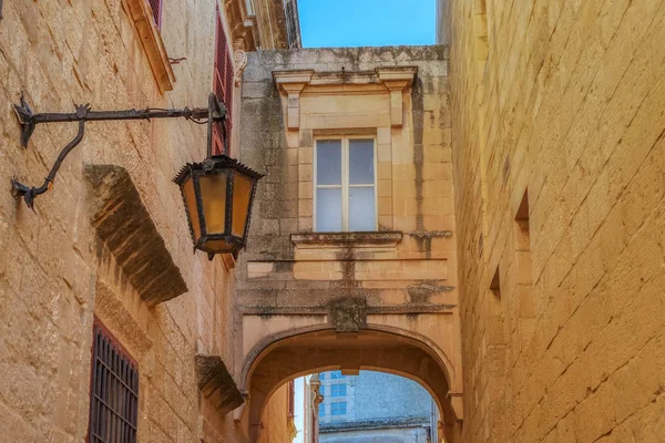 Antigas ruas pitorescas de Mdina, Malta — Fotografia de Stock