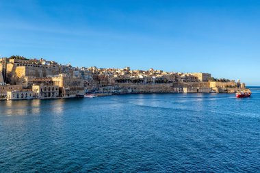 Senglea, Malta'daki Gardjola Bahçeleri'nden Grand Harbor ve Valletta manzarası