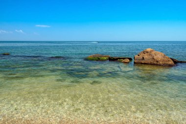 Plaj, Odessa, Ukrayna yakın denizde Büyük taşlar