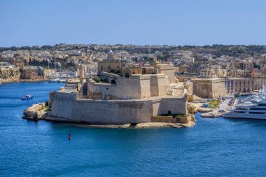 Birgu, Malta'daki Büyük Liman'daki eski Fort Saint Angelo Panoraması