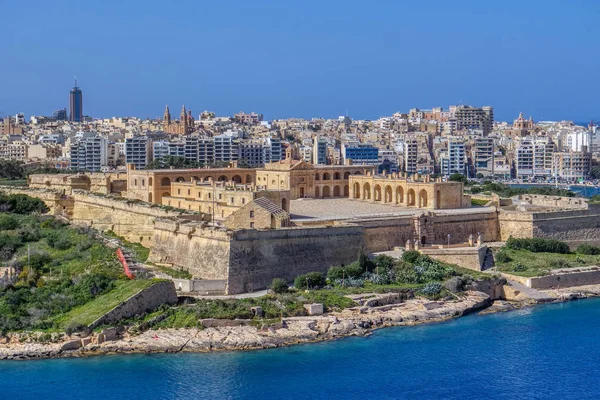 Вид на Форт Мануэль на острове Мануэль, Мальта — стоковое фото