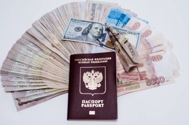 Konsept Seyahat, para, pasaport, uçak, yakın çekim için hazırlanıyor